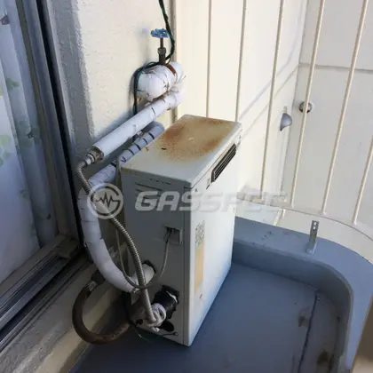 施工前の給湯器