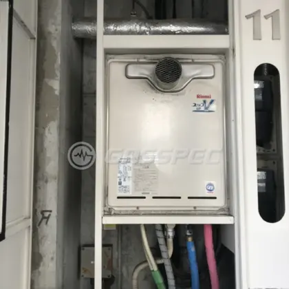 施工前の給湯器（RUF-V2405SAT）