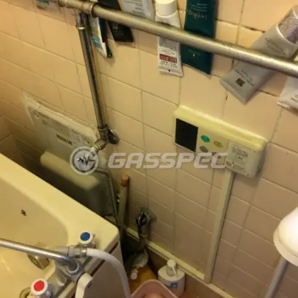 施工前の給湯器（HOL-870SA）