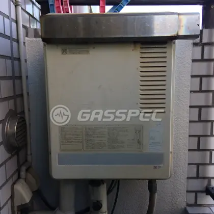 施工前の給湯器