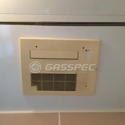 施工前の浴室乾燥機（ABD-3301ACSK）