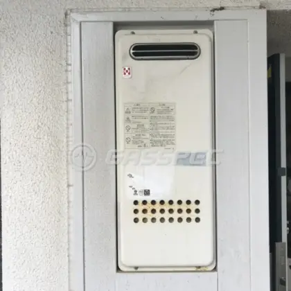 施工前の給湯器（YV1659R）