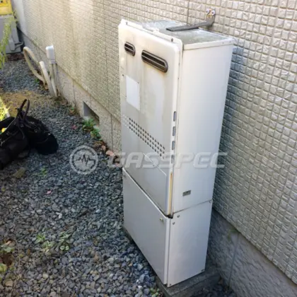 施工前の暖房熱源機（GTH-2434(S)AWX）