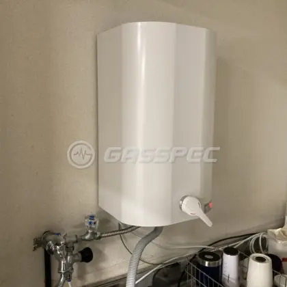 施工後の電気温水器（イトミック EWM-14N）