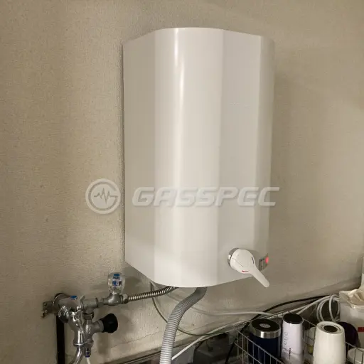 交換後の電気温水器（イトミック EWM-14N）