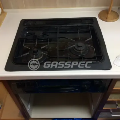 施工前のビルトインガスコンロ（DG3247NR）