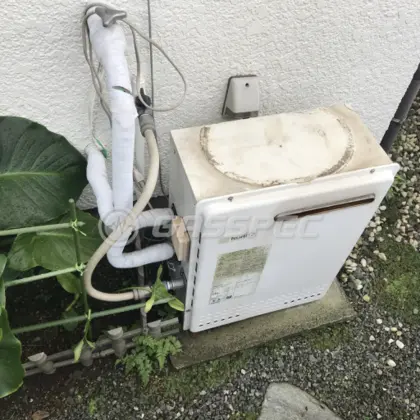 施工前の給湯器（GRQ-2028SAX）