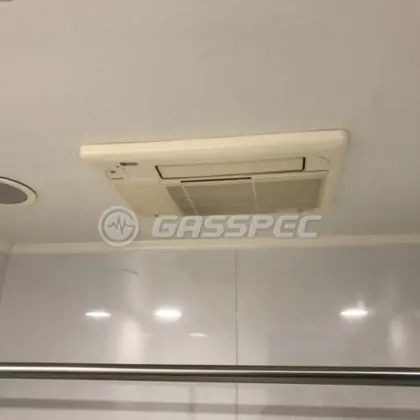 施工前の浴室乾燥機（BDV-3300UKNSC-J3-BJ）