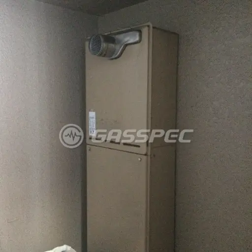 交換前の給湯器（リンナイ RUF-V2000AT-1）