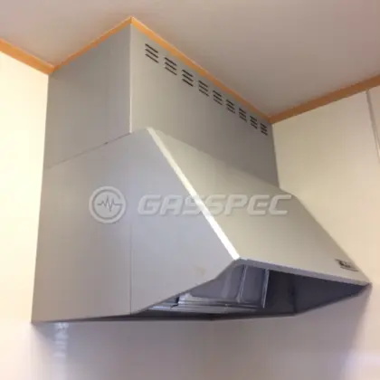 施工前のレンジフード