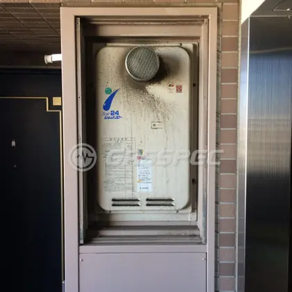 施工前の給湯器