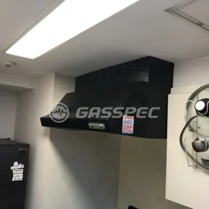 施工前のレンジフード（BFR-3B-753BK）