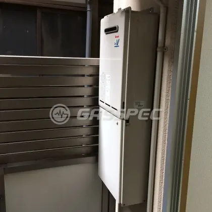 施工前の給湯器（RUX-V1615W-E）