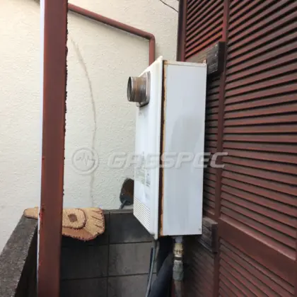 施工前の給湯器（RGE16KV1-J）