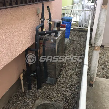 施工前の給湯器