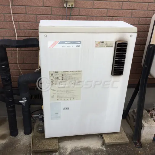 交換前の給湯器（TOTO RPE32K）