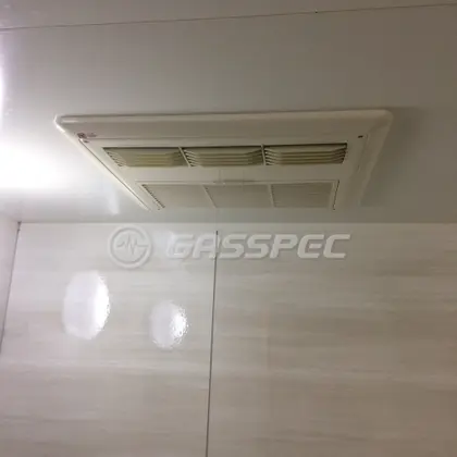 施工前の浴室乾燥機（BDV-3300UKNC-J-BL）