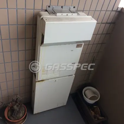 施工前の給湯器