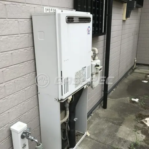 交換前の給湯器（パーパス GX-2400AW）