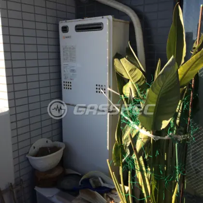 施工前の給湯器（GT-2422AWX-2）