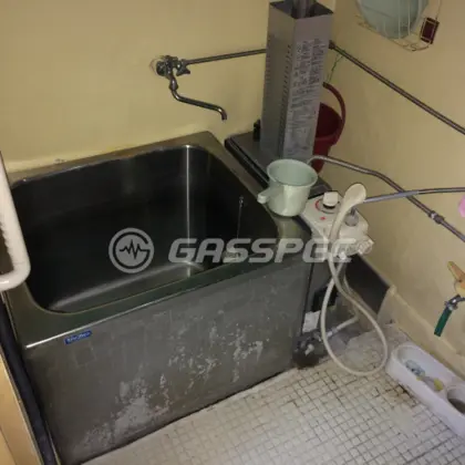 施工前の給湯器（GNQ-5AF）
