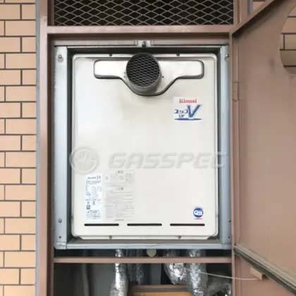 施工前の給湯器（RUF-V2405AT）