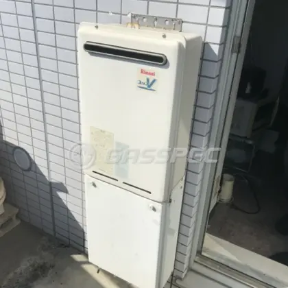 施工前の給湯器（RUJ-V2400W）