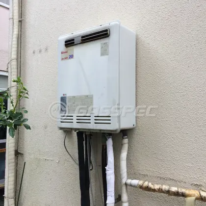 施工前の給湯器