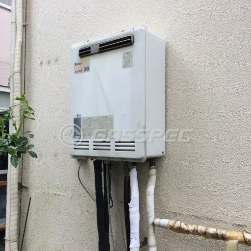交換前の給湯器