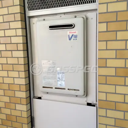 施工前の給湯器（RUX-V1611W-E）