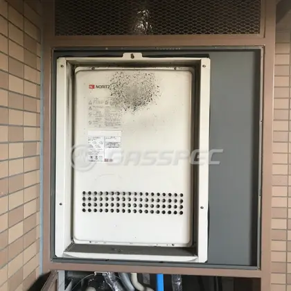 施工前の給湯器