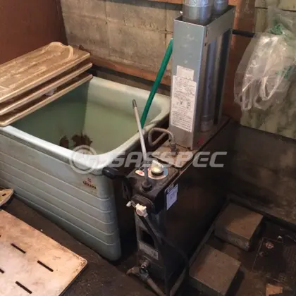 施工前の給湯器（GUQ-5A）