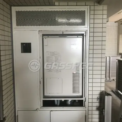 施工前の給湯器