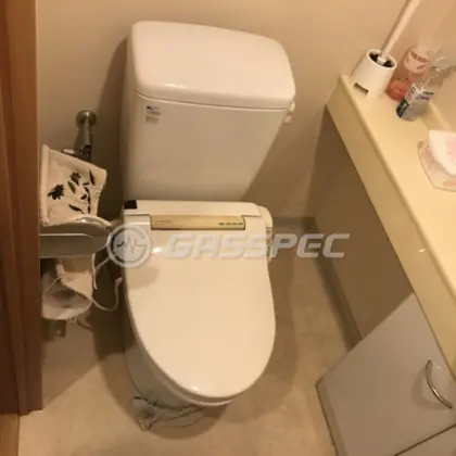 施工前のトイレ（便器BC-270S/タンクDT-3550/便座TCF453）