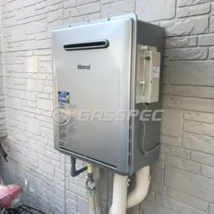 施工後の給湯器（リンナイ RUF-E2406SAW）
