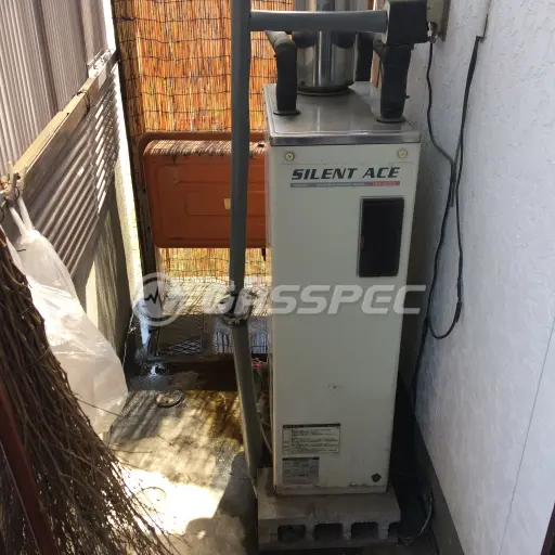 交換前の給湯器（コロナ UIB-3500X）