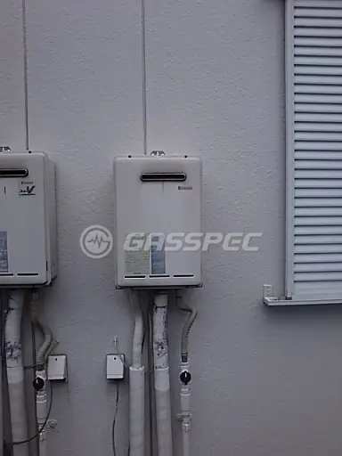 施工前の給湯器（RUX-V1616W-E）