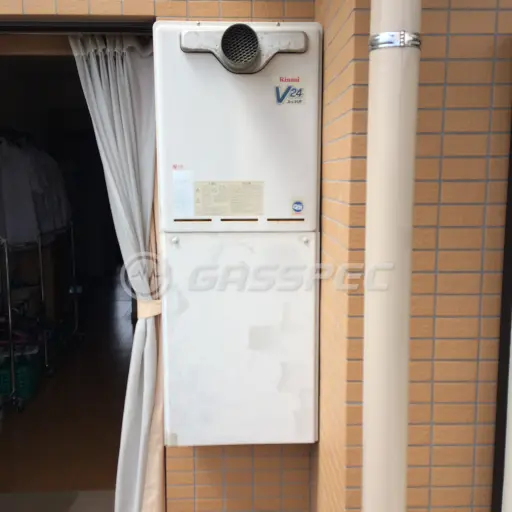 交換前の給湯器（リンナイ RUF-V2400SAT-1）