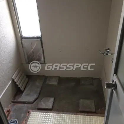施工前の給湯器