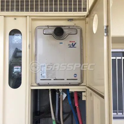 施工前の給湯器（RUF-V2401SAT）
