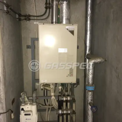 施工前の暖房熱源機（AT-241FFA-AL）