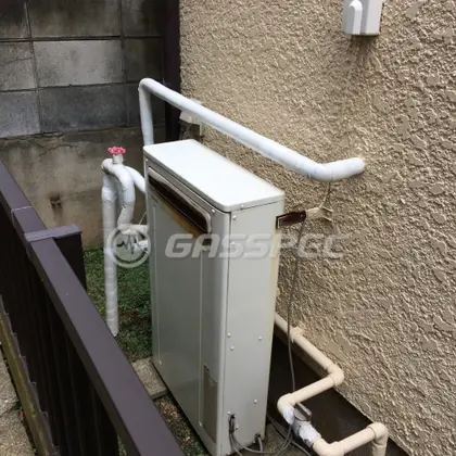 施工前の給湯器