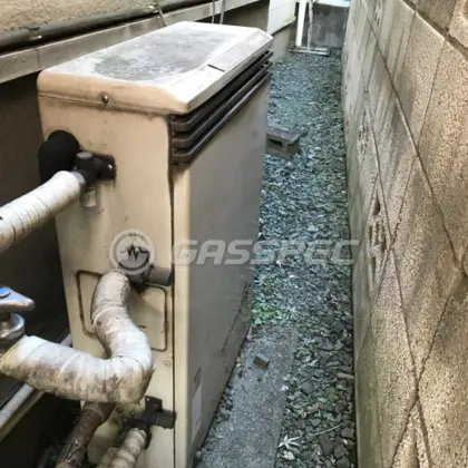 施工前の給湯器