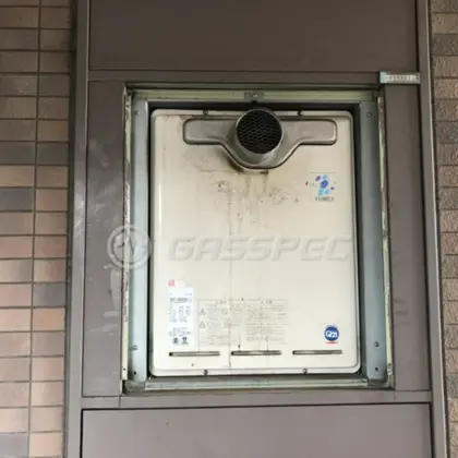 施工前の給湯器（YRUF-V2400SAT-1）