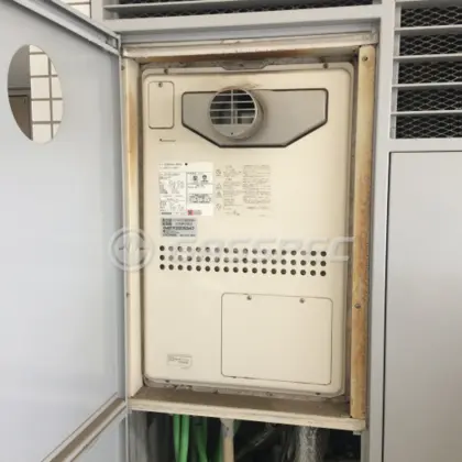 施工前の暖房熱源機（GTH-2413AWXH-T）