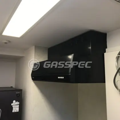 施工後のレンジフード（富士工業 BFRS-3G-751R BK）