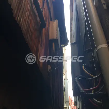 施工前の給湯器