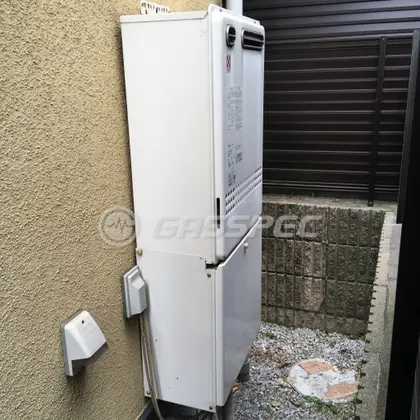 施工前の給湯器（YM2450RSA）