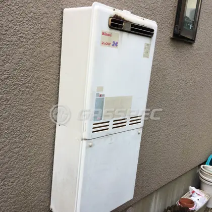 施工前の給湯器（RUF-2408SAW）