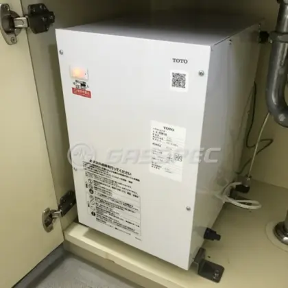 施工後の電気温水器（TOTO REM12A）